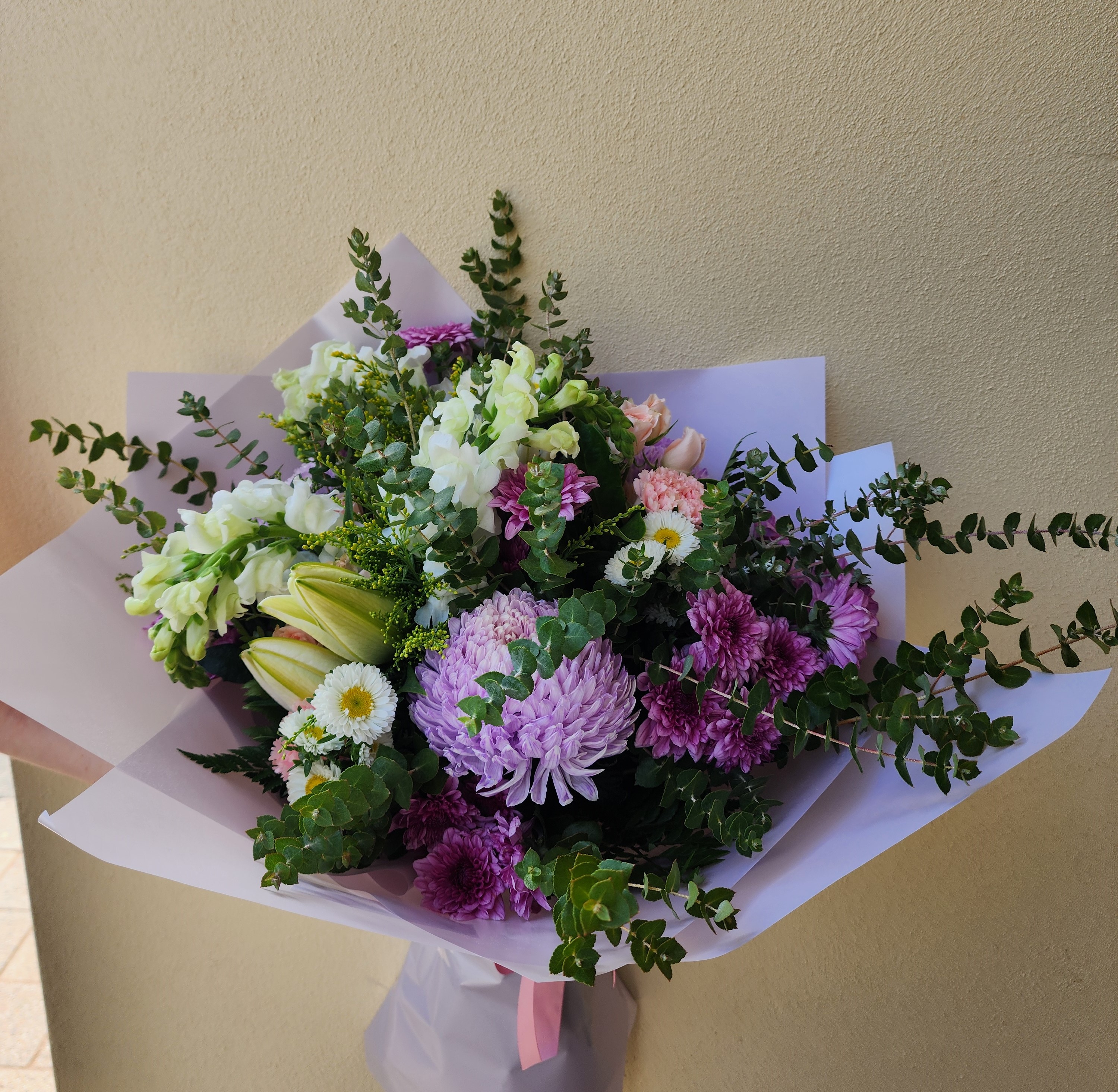 DF 19 - Purple & white Bouquet